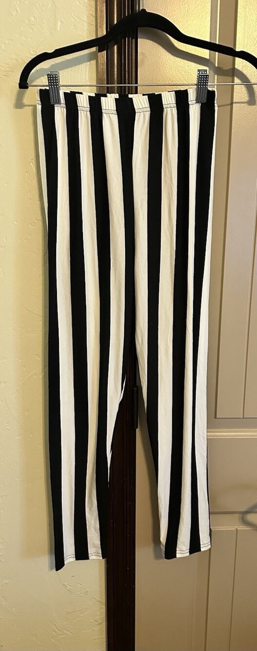New SHEIN Woman’s Size S Black And White Leggings